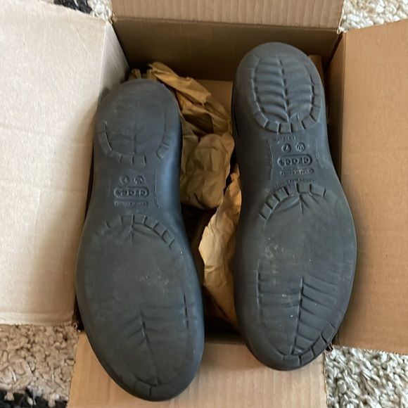 Women’s slip on crocs - Picture 4 of 8